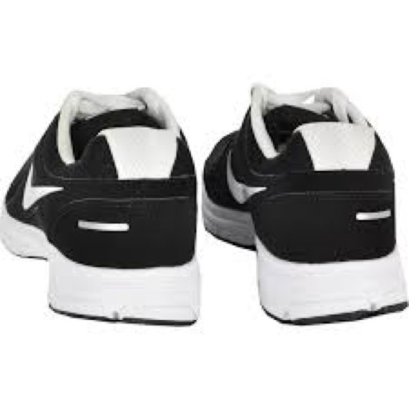 Nike Air Relentless 2 Blk/Wht/Grey Ladies 5 Nike Air Relentless Running Black  and White Athletic Sneakers 8.5 NWT
